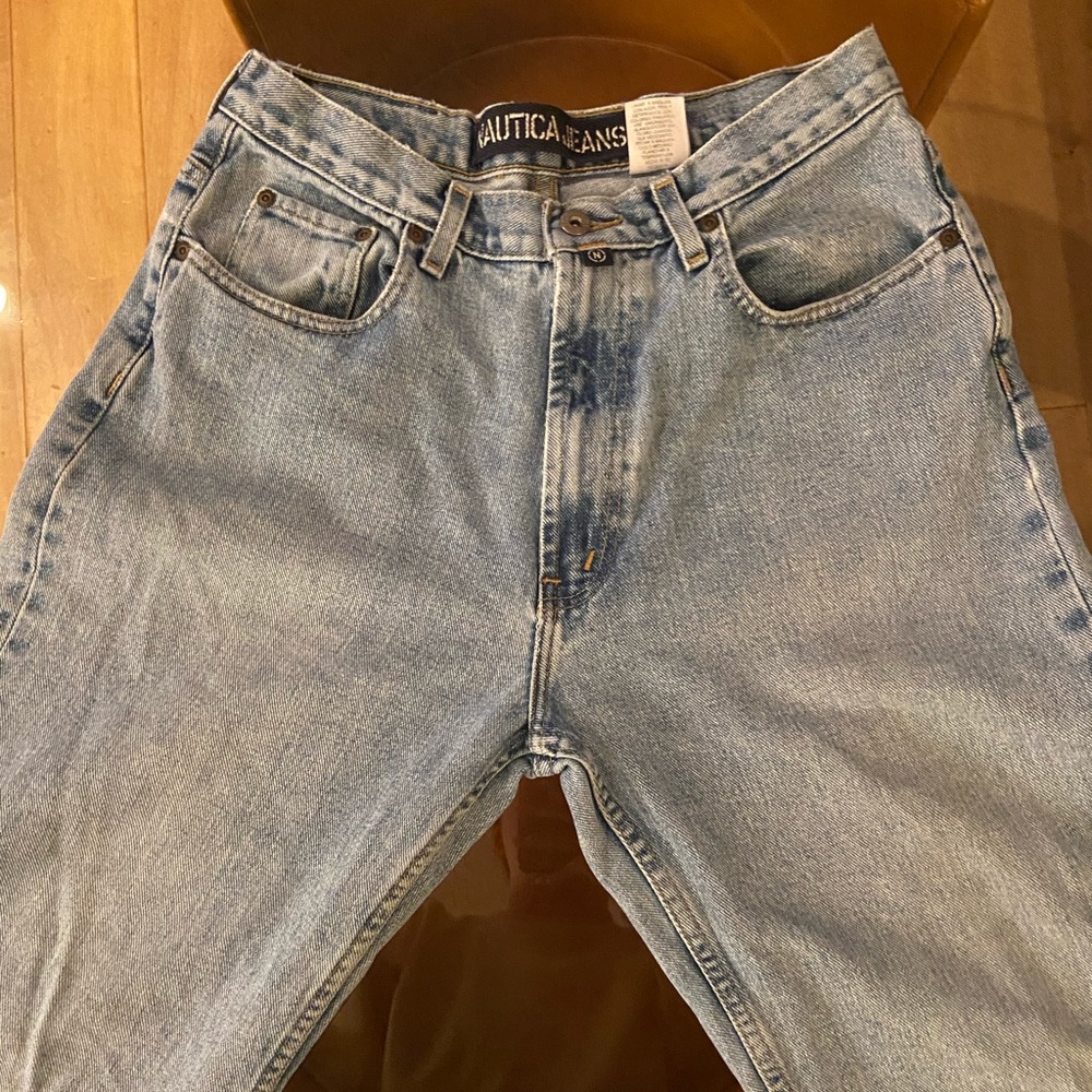 High waisted light wash jeans mom jeans